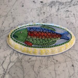Present tense by Anne Hathaway ceramic fish mold, like new. 6 1/2x12 1/2.